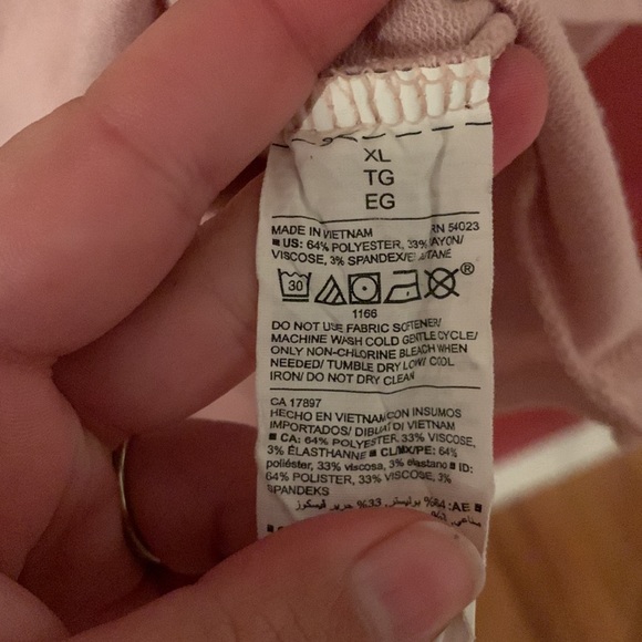 Light pink old navy active long sleeve top! - Picture 3 of 4